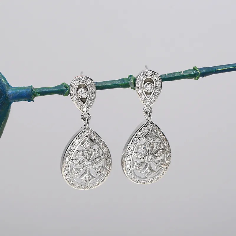 Luxury zircon wedding earrings:The style the bride likes